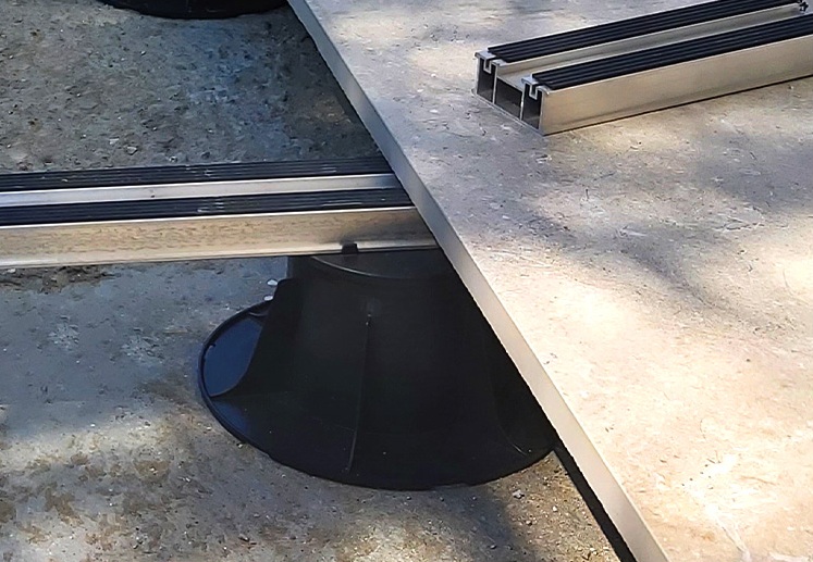 legary aluminiowe pod taras.jpg